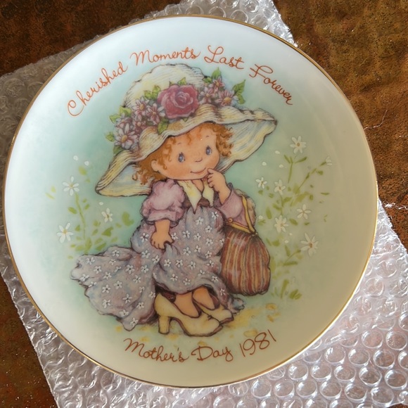 Avon 1981 Small Mother’s Day Cherished Moments Plate With Stand - Picture 1 of 14